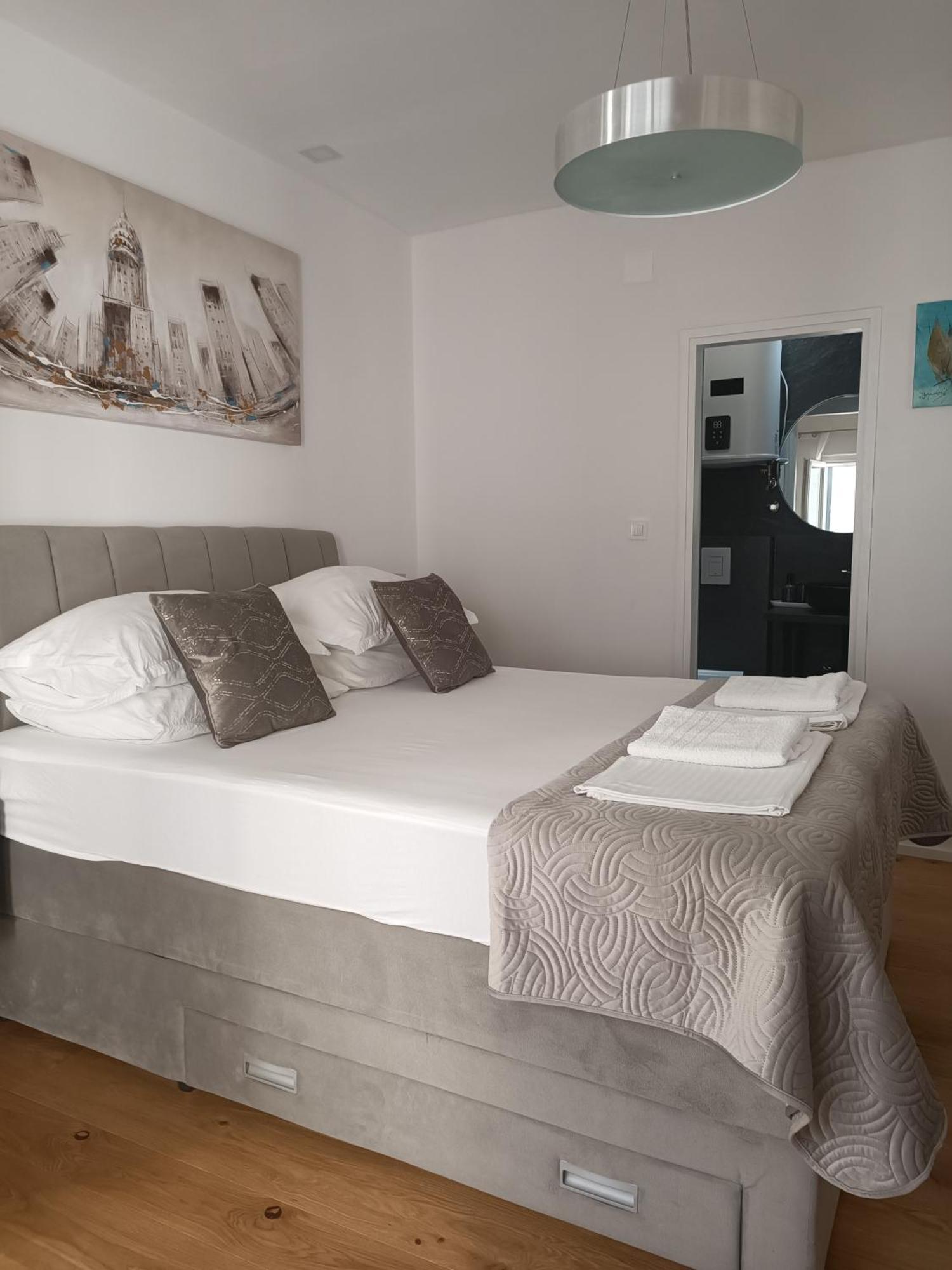apartment Golden sunrise - 4 ul.petra svacica11 Baška Voda Eksteriør billede