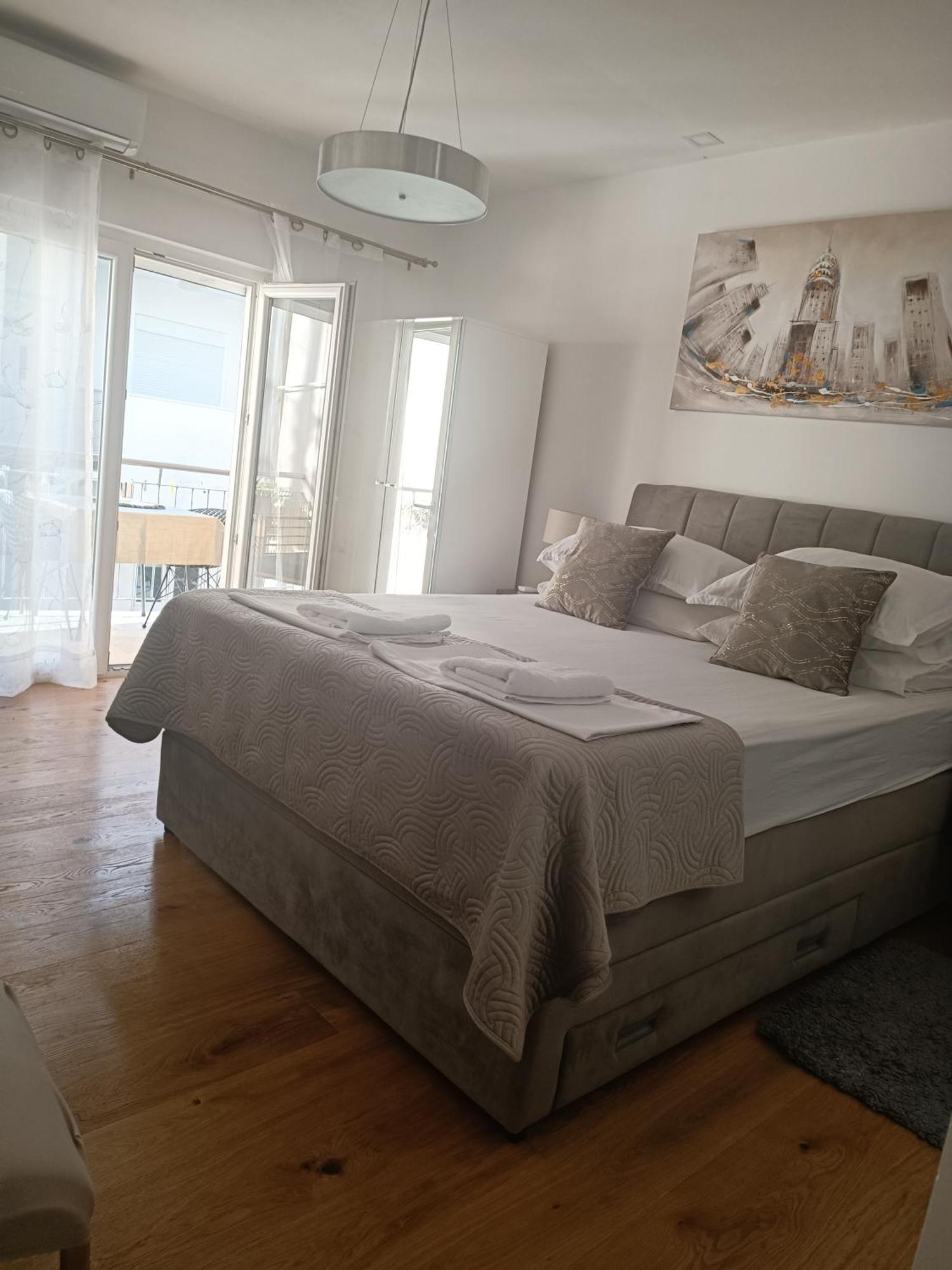 apartment Golden sunrise - 4 ul.petra svacica11 Baška Voda Eksteriør billede